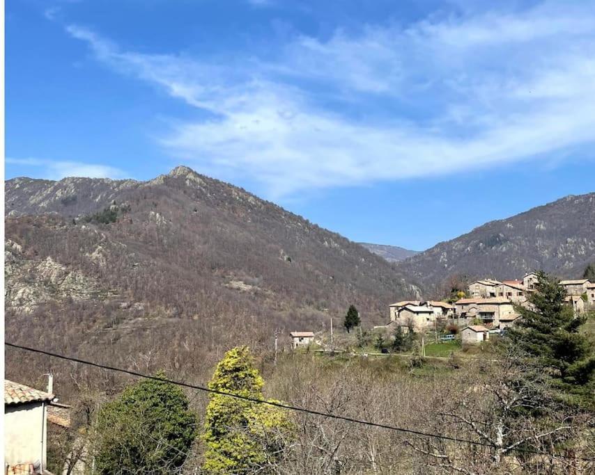 Gite Des Sausses Dans Une Nature Preservee Burzet Exterior foto